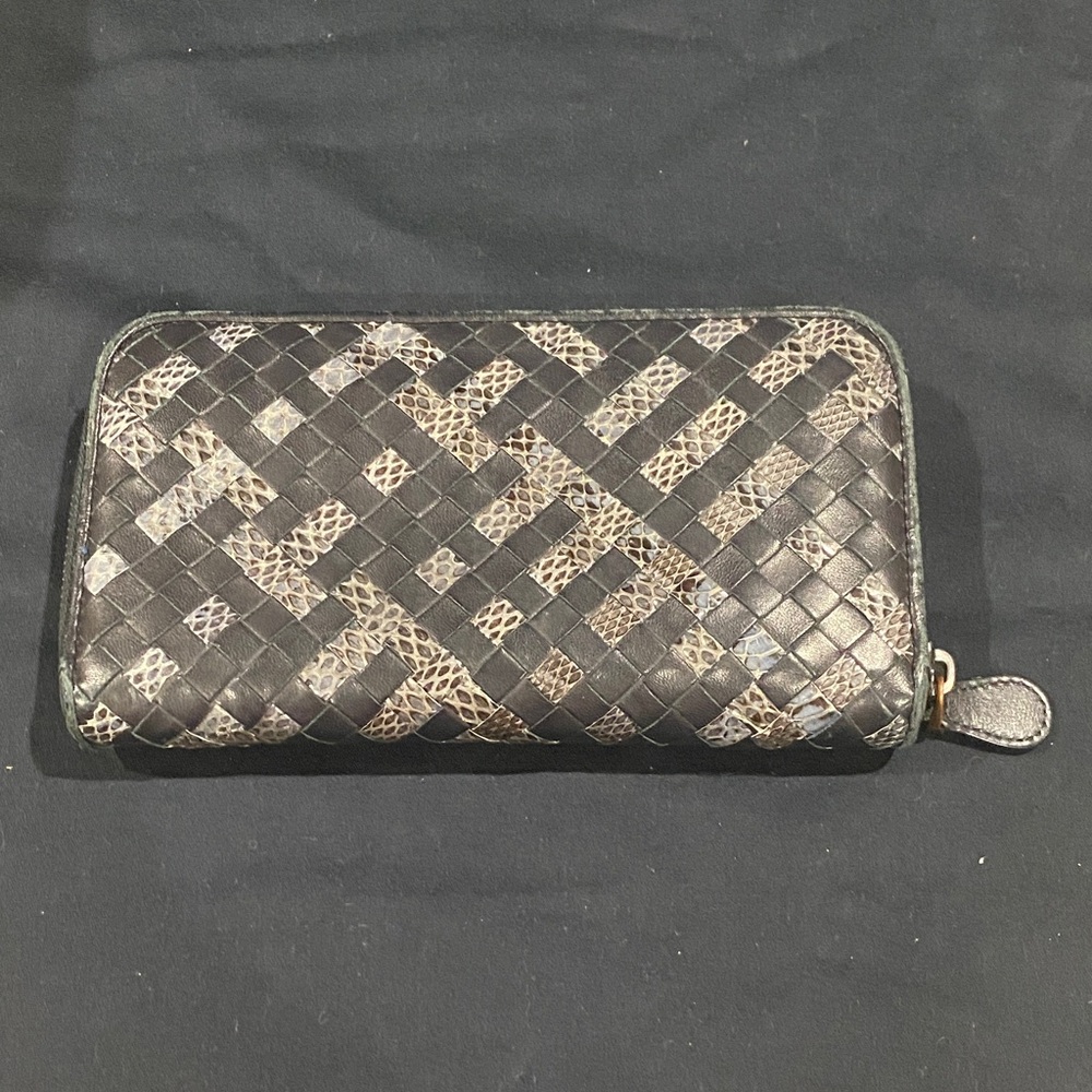 Bottega Veneta Black and Gray Intrecciato Zip Wallet